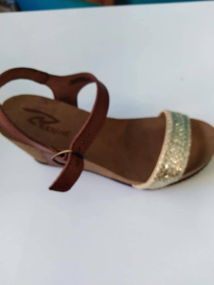 Chaussure à talon en cuire